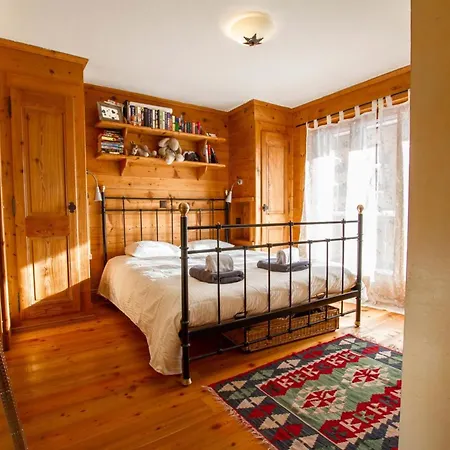 Spacious 2 Bedroom Close To The Sports Centre - What'app - 0049-1551-0224-169 - For Reservations! *